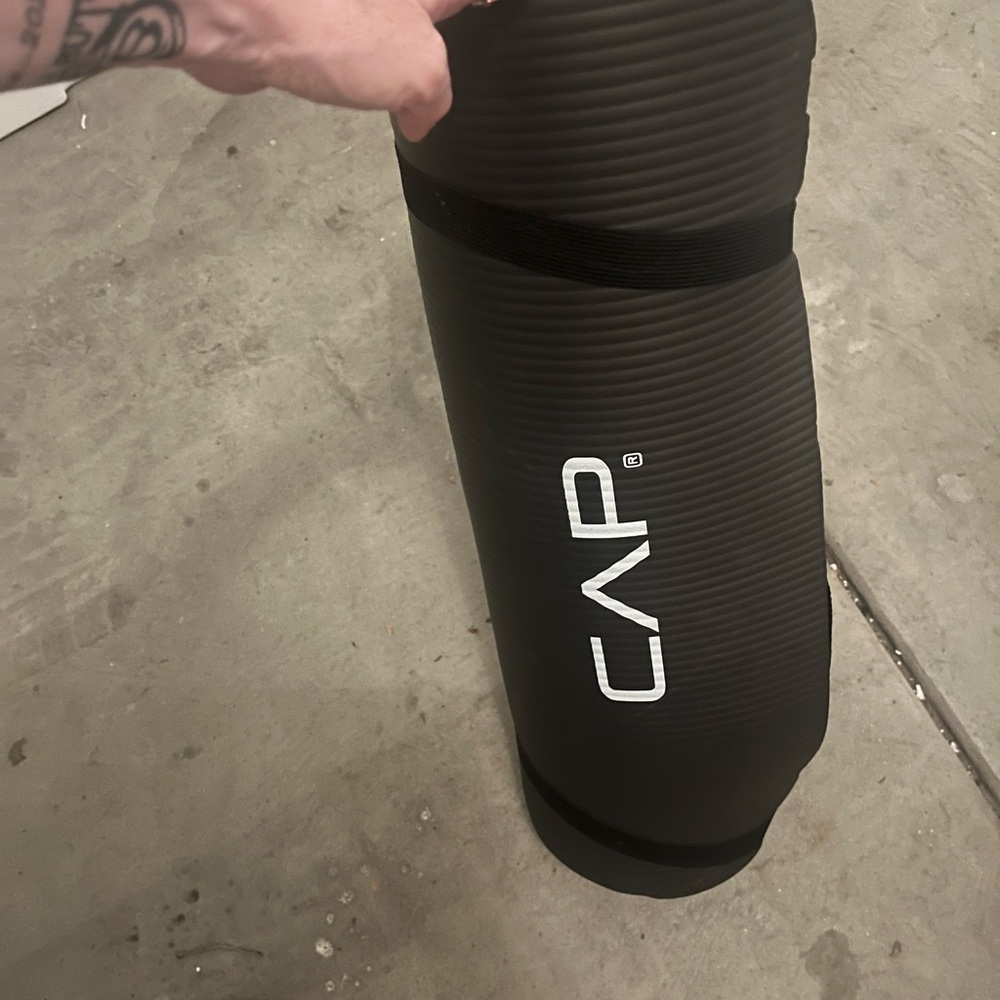 CAP Black Yoga Mat